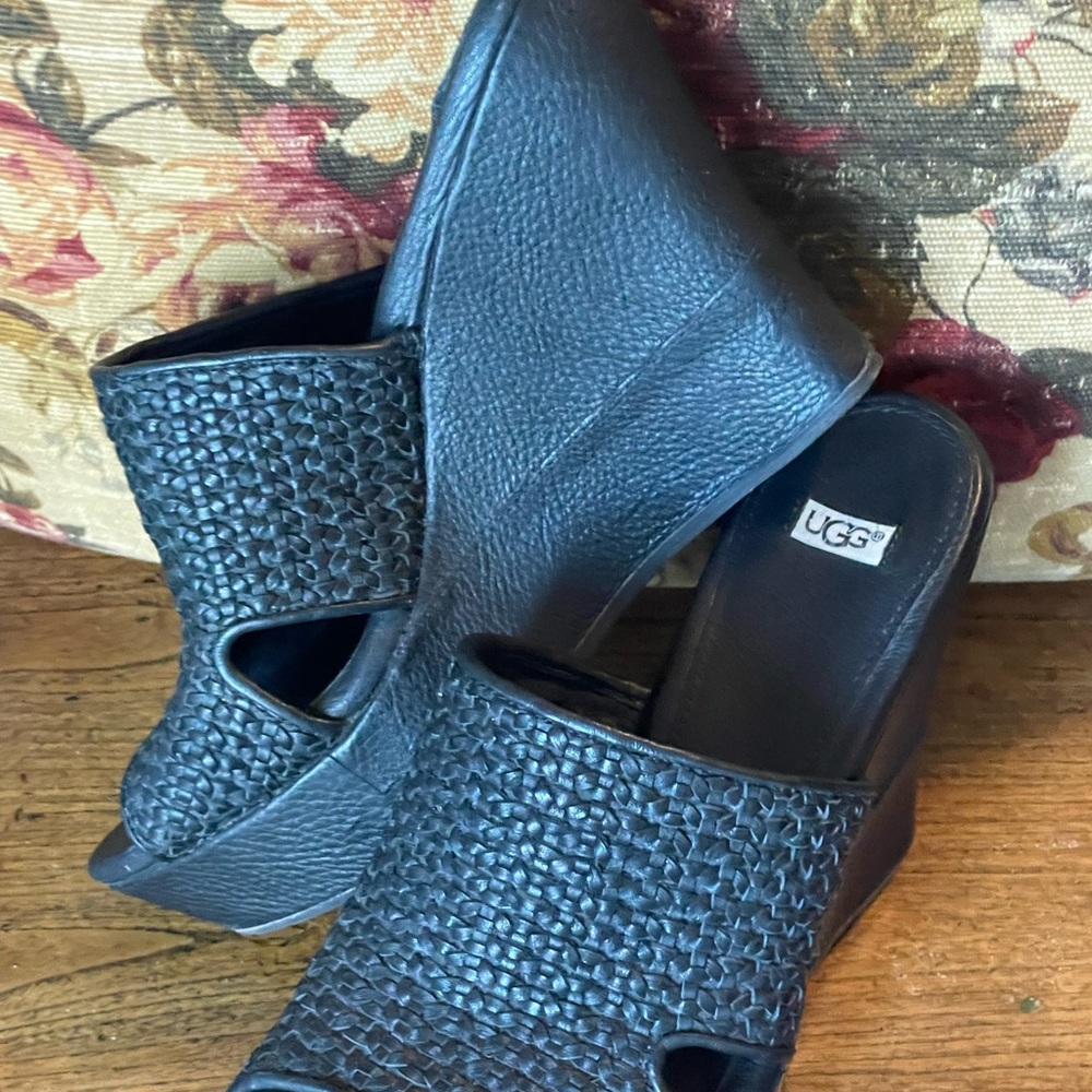 UGG woven black leather wedges size 9 - Picture 2 of 5